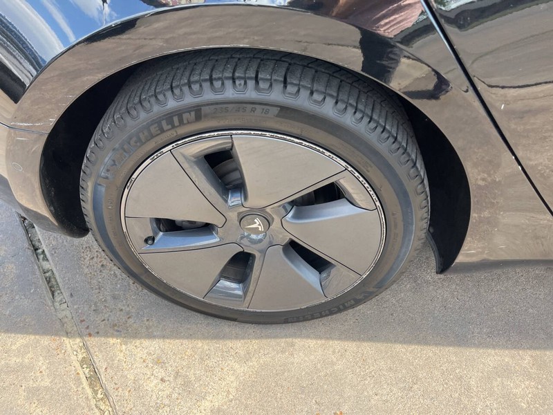 Tesla Model 3 Vehicle Image 25