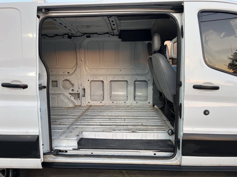 Ford Transit Van Vehicle Image 09
