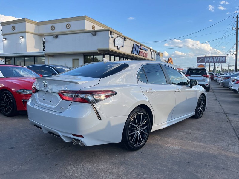Toyota Camry Vehicle Image 05