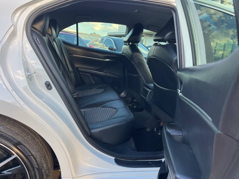 Toyota Camry Vehicle Image 09