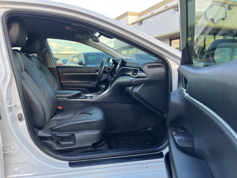 Toyota Camry Vehicle Image 10