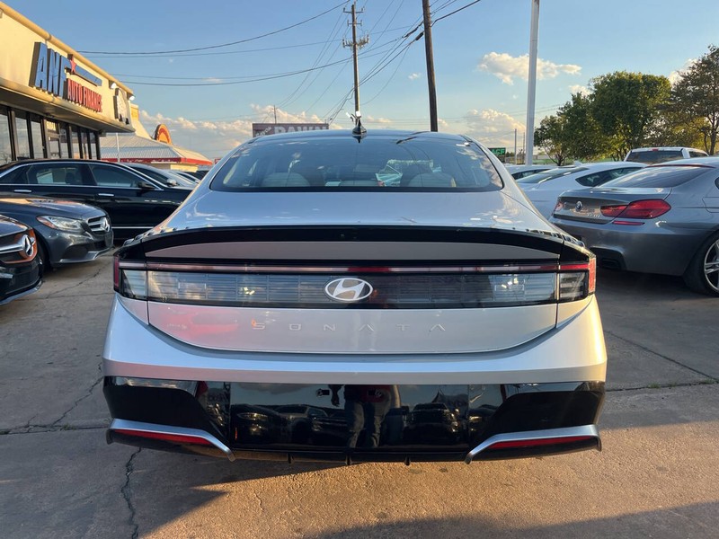 Hyundai Sonata Vehicle Image 04