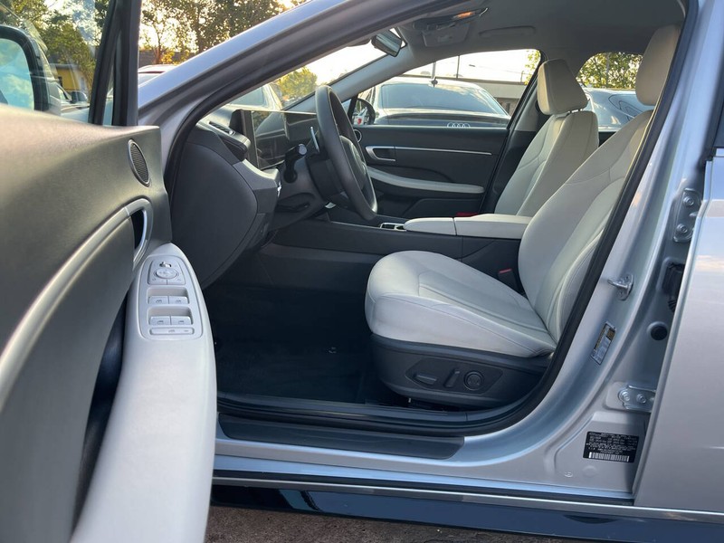 Hyundai Sonata Vehicle Image 08