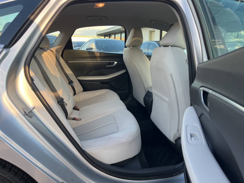 Hyundai Sonata Vehicle Image 10