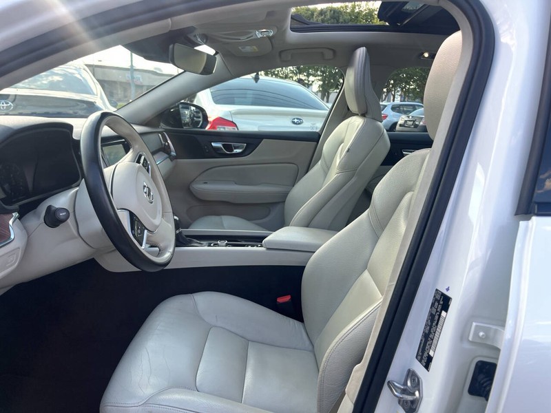 Volvo S60 Vehicle Image 09