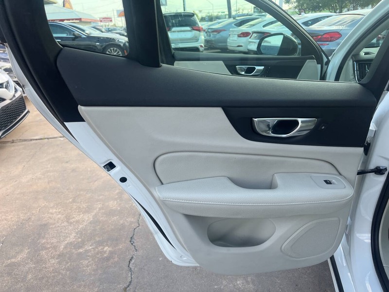 Volvo S60 Vehicle Image 13