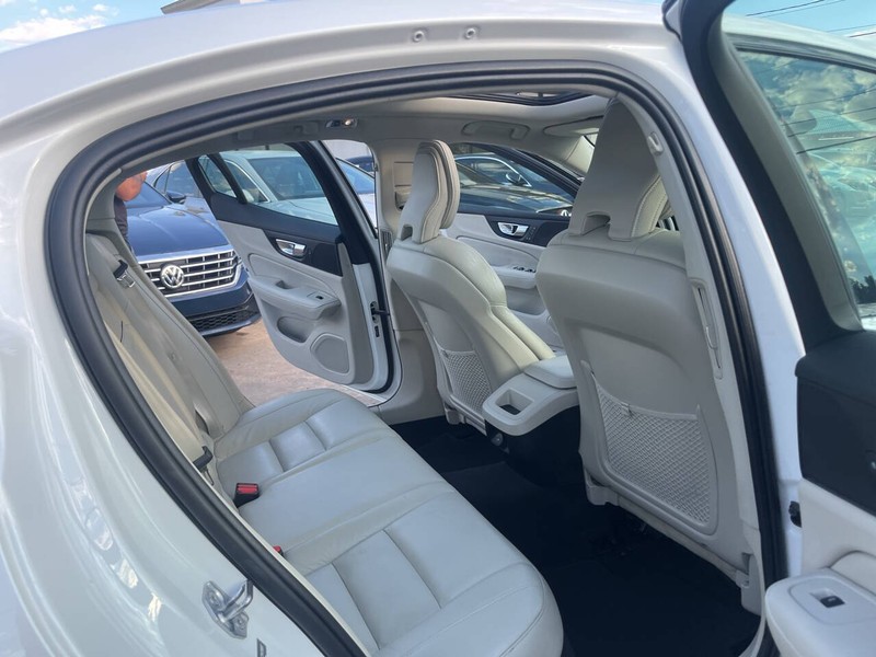 Volvo S60 Vehicle Image 15