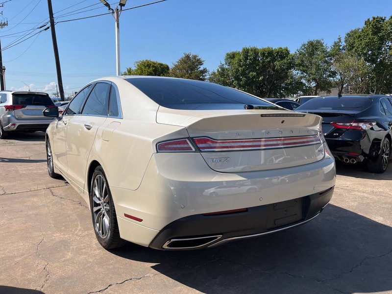 Lincoln MKZ Vehicle Image 03