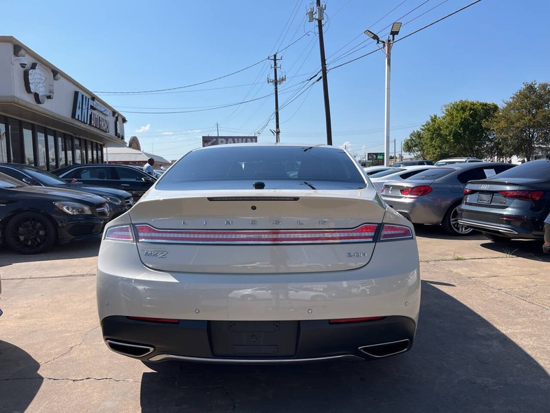 Lincoln MKZ Vehicle Image 04