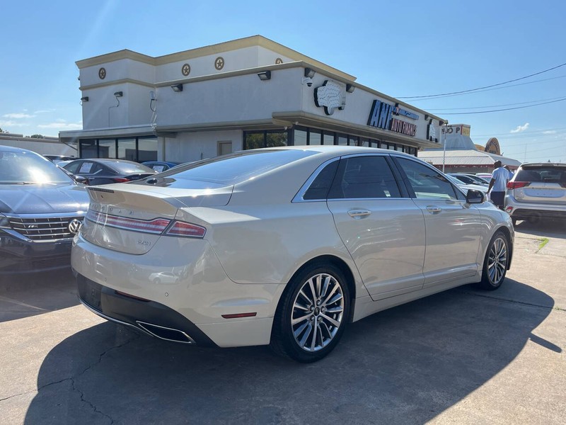 Lincoln MKZ Vehicle Image 05