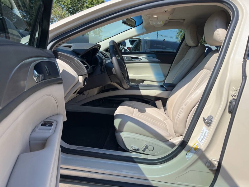 Lincoln MKZ Vehicle Image 07