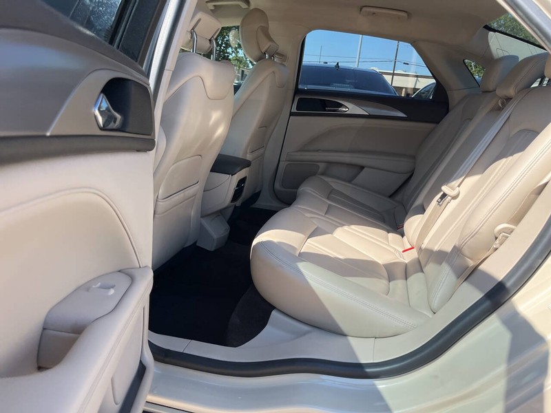 Lincoln MKZ Vehicle Image 08