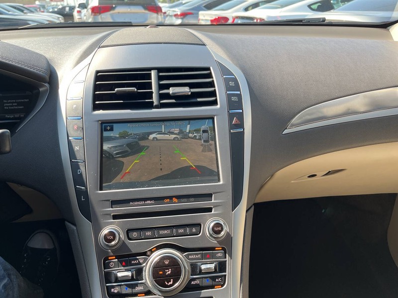 Lincoln MKZ Vehicle Image 11
