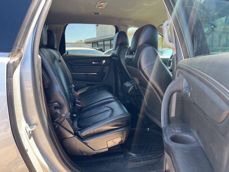 Chevrolet Traverse Vehicle Image 11