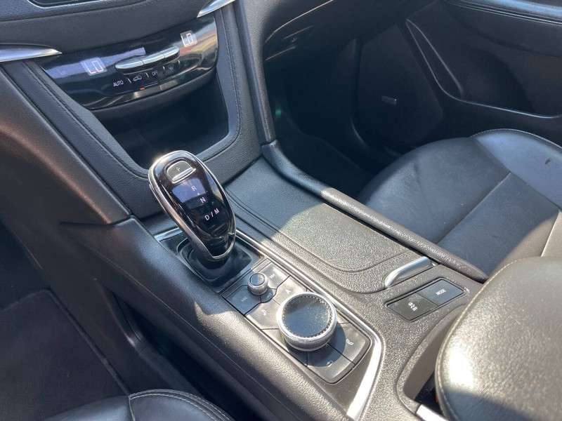 Cadillac XT5 Vehicle Image 11