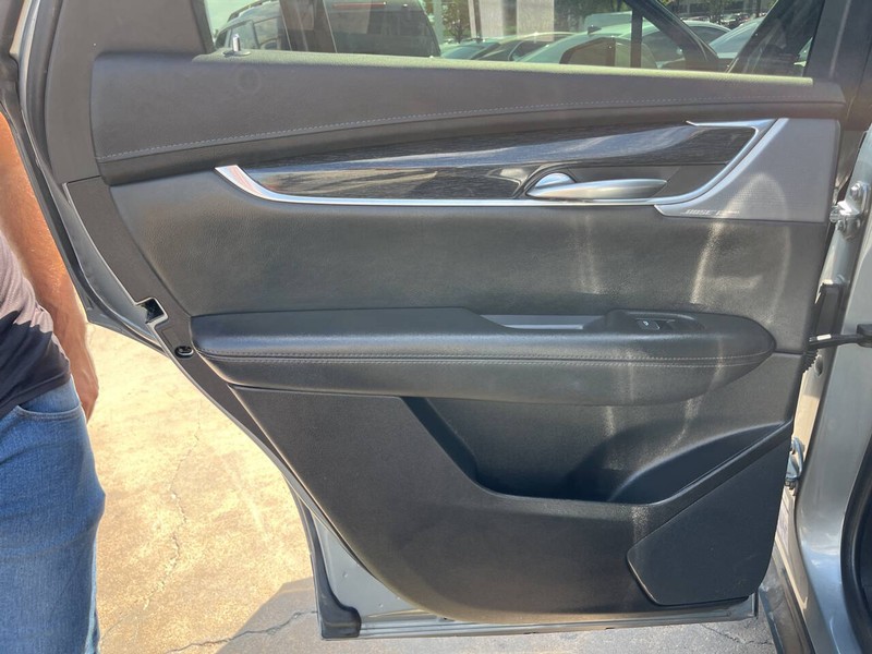 Cadillac XT5 Vehicle Image 13