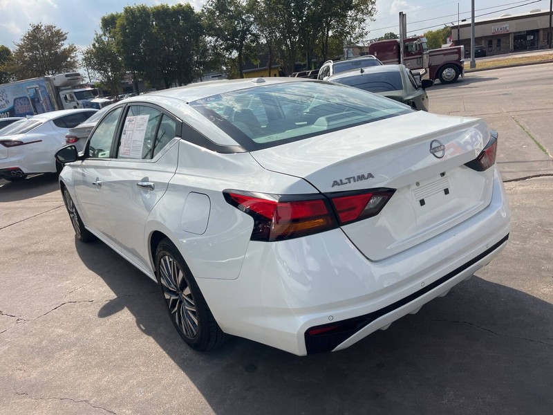 Nissan Altima Vehicle Image 06