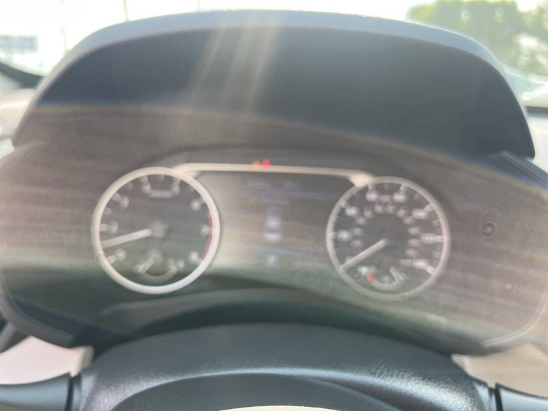 Nissan Altima Vehicle Image 10