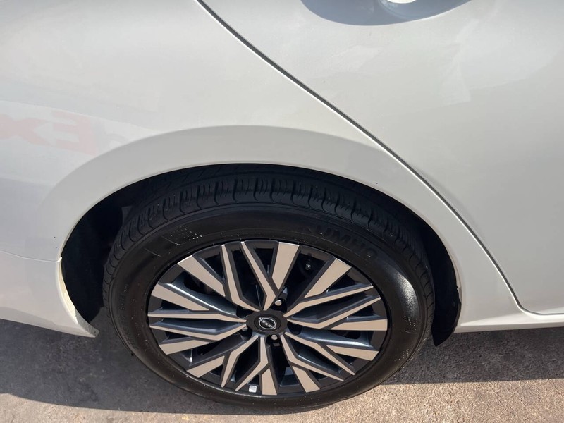 Nissan Altima Vehicle Image 19