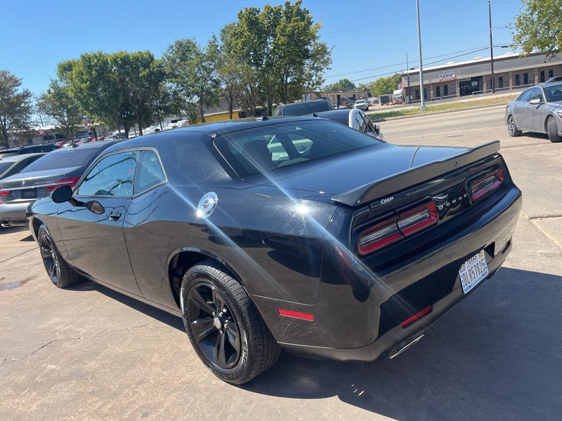 Dodge Challenger Vehicle Image 04