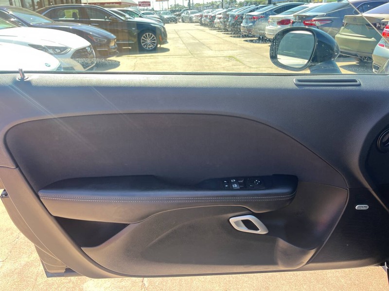 Dodge Challenger Vehicle Image 05