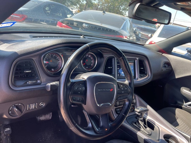 Dodge Challenger Vehicle Image 06