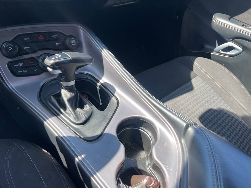 Dodge Challenger Vehicle Image 09