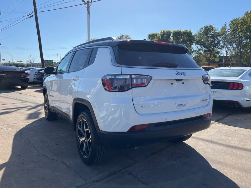 Jeep Compass Vehicle Image 03