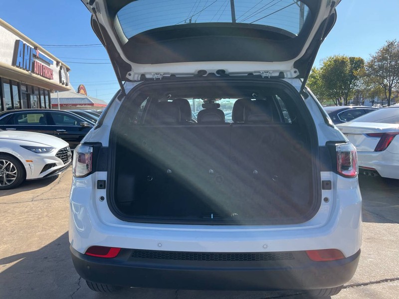 Jeep Compass Vehicle Image 09