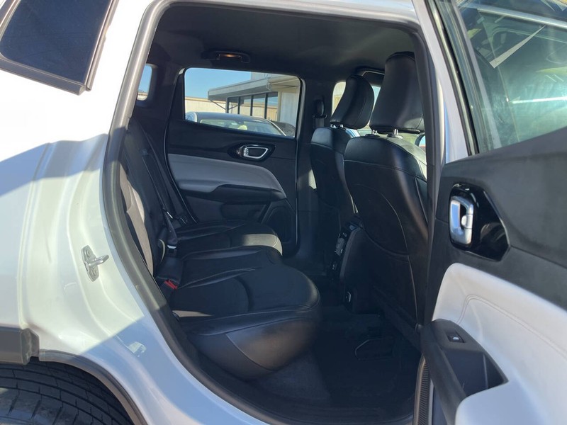 Jeep Compass Vehicle Image 10