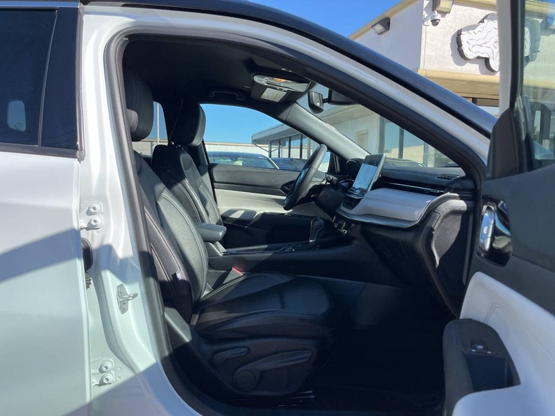 Jeep Compass Vehicle Image 11