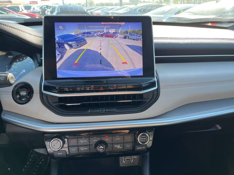 Jeep Compass Vehicle Image 12