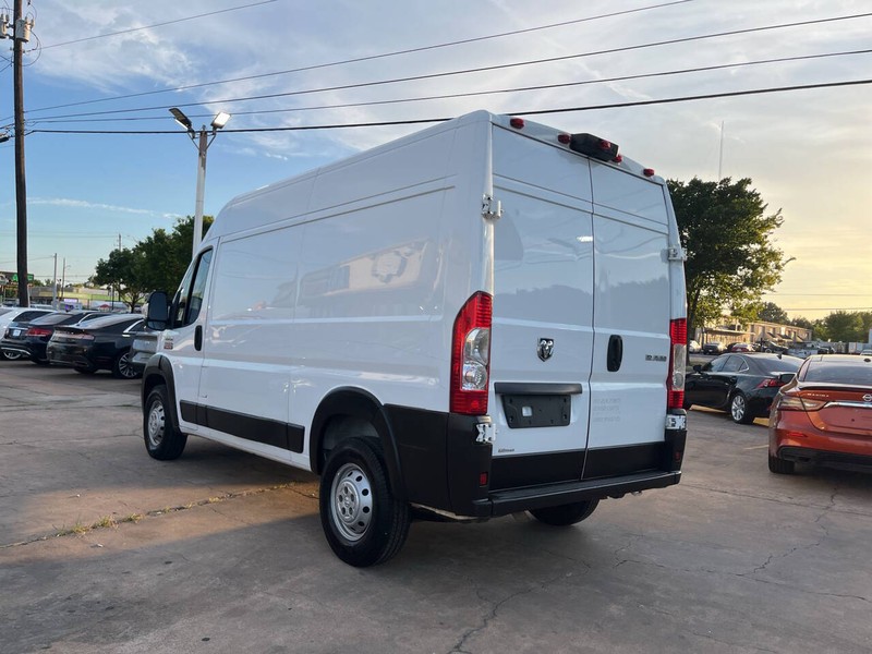 Ram ProMaster Cargo Van Vehicle Image 04
