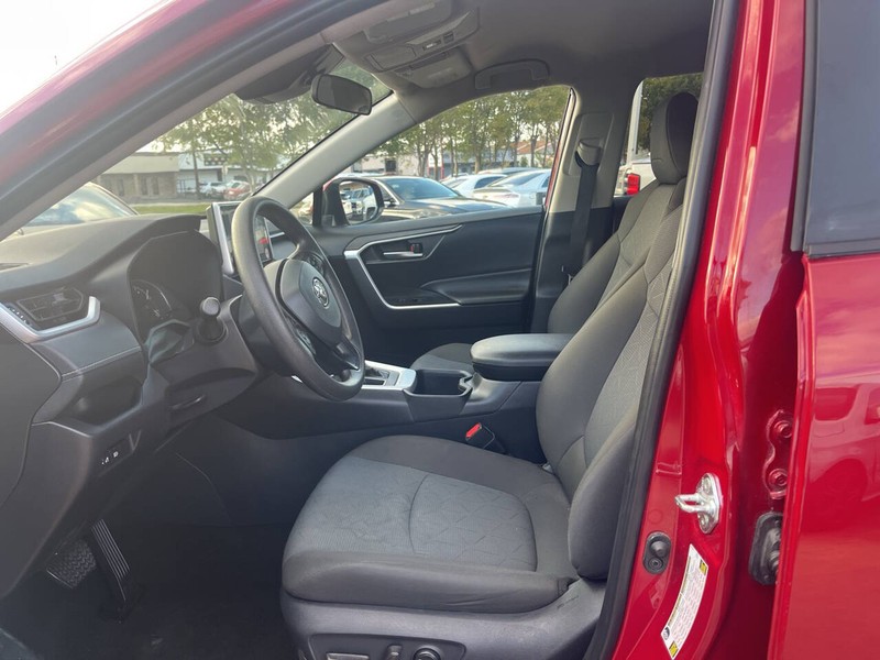 Toyota RAV4 Vehicle Image 09