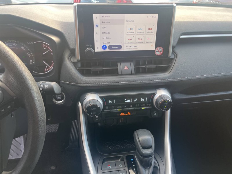 Toyota RAV4 Vehicle Image 11