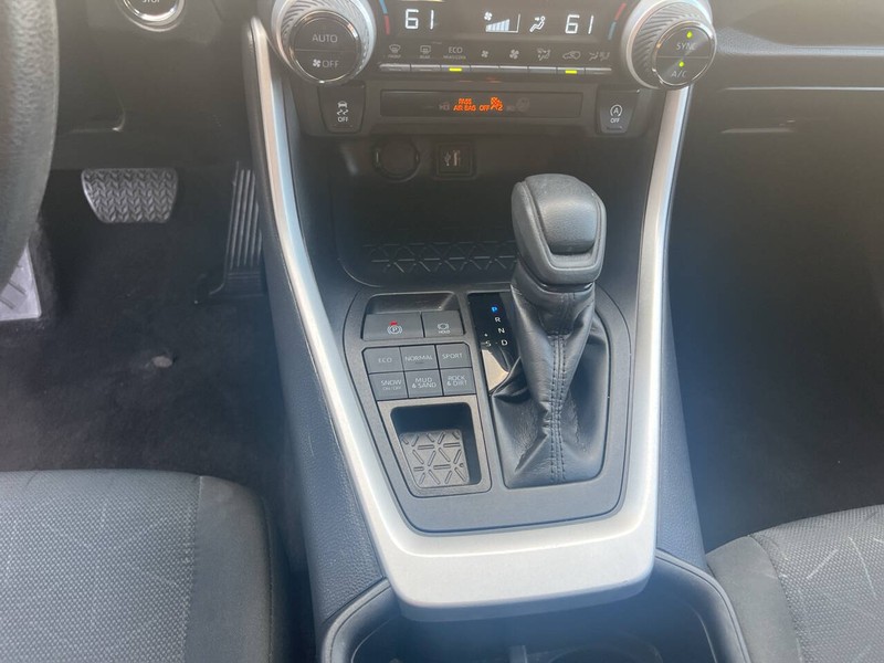 Toyota RAV4 Vehicle Image 12