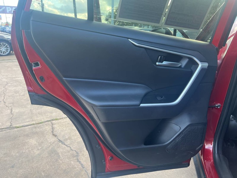 Toyota RAV4 Vehicle Image 13