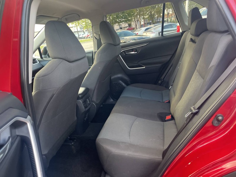 Toyota RAV4 Vehicle Image 14