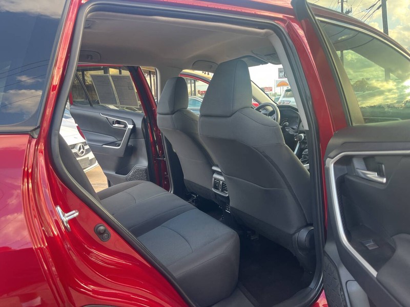 Toyota RAV4 Vehicle Image 17