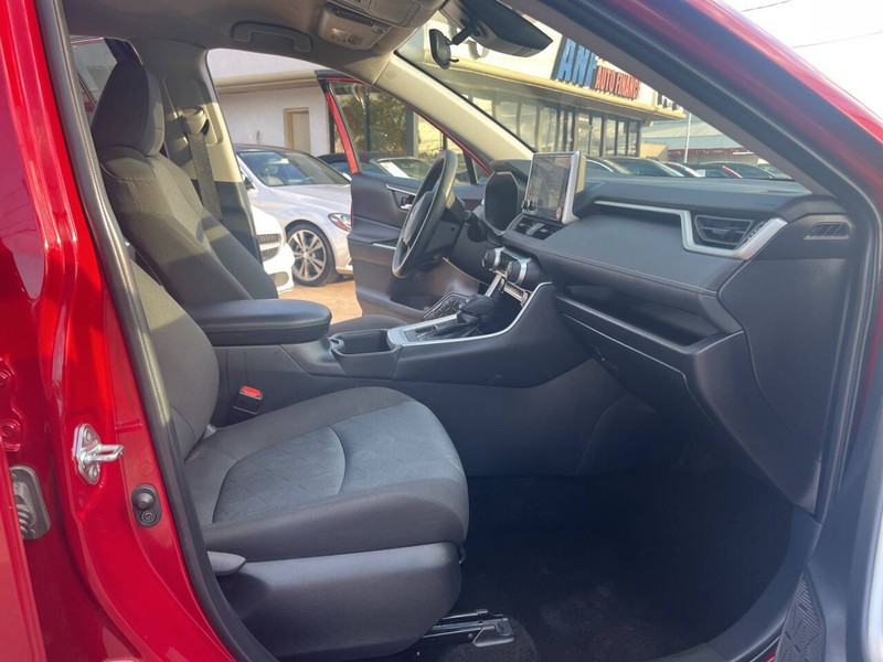 Toyota RAV4 Vehicle Image 18