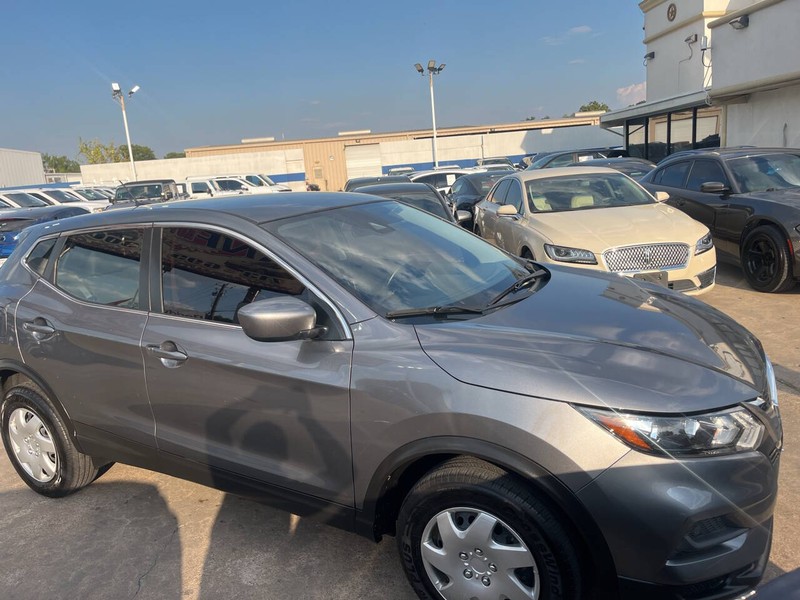 Nissan Rogue Sport Vehicle Image 04