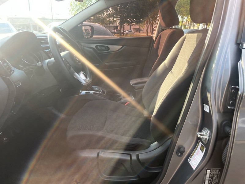 Nissan Rogue Sport Vehicle Image 09