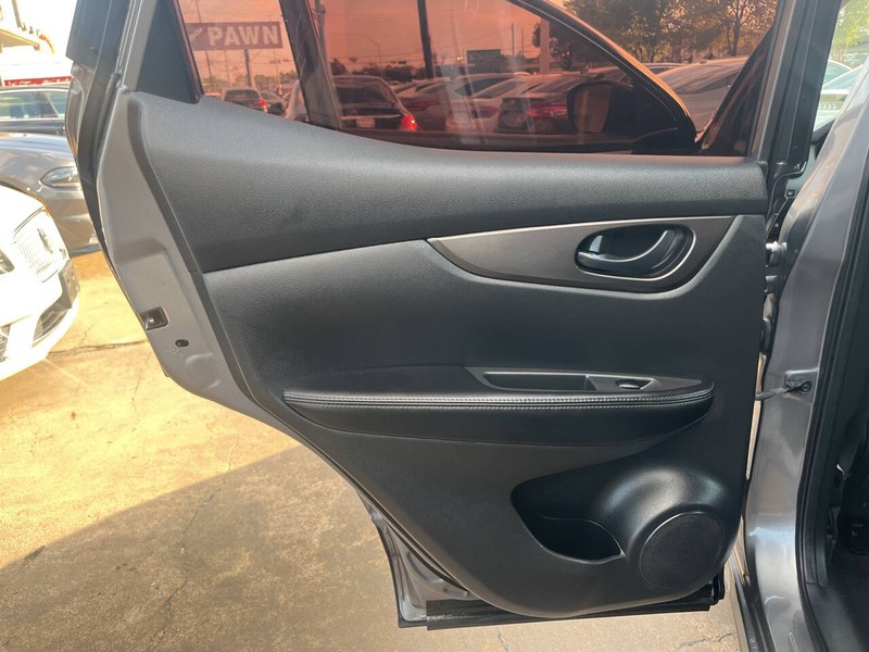 Nissan Rogue Sport Vehicle Image 15