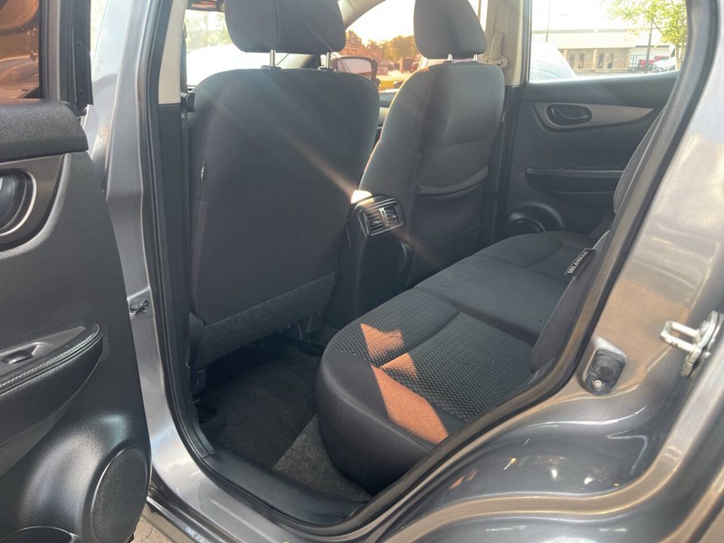 Nissan Rogue Sport Vehicle Image 18