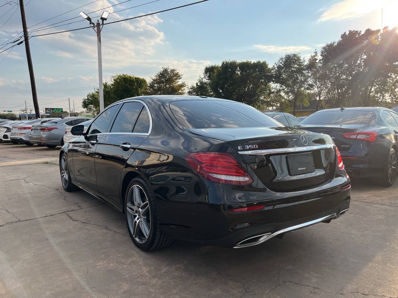 Mercedes-Benz E-Class Vehicle Image 03