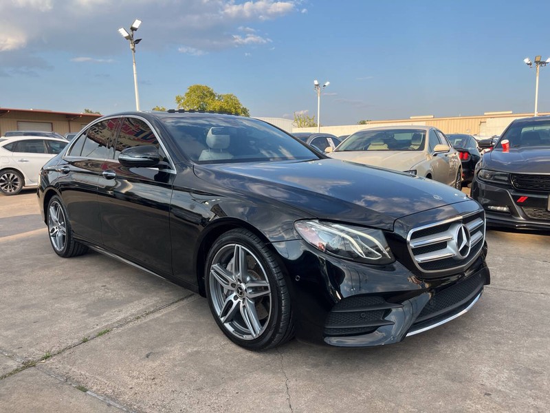 Mercedes-Benz E-Class Vehicle Image 06