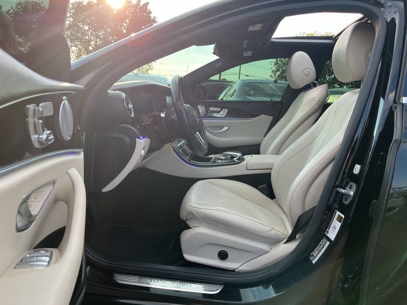 Mercedes-Benz E-Class Vehicle Image 07