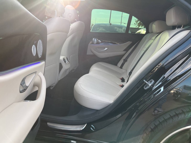 Mercedes-Benz E-Class Vehicle Image 08