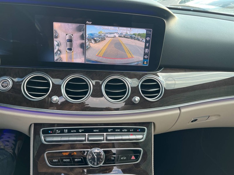 Mercedes-Benz E-Class Vehicle Image 12
