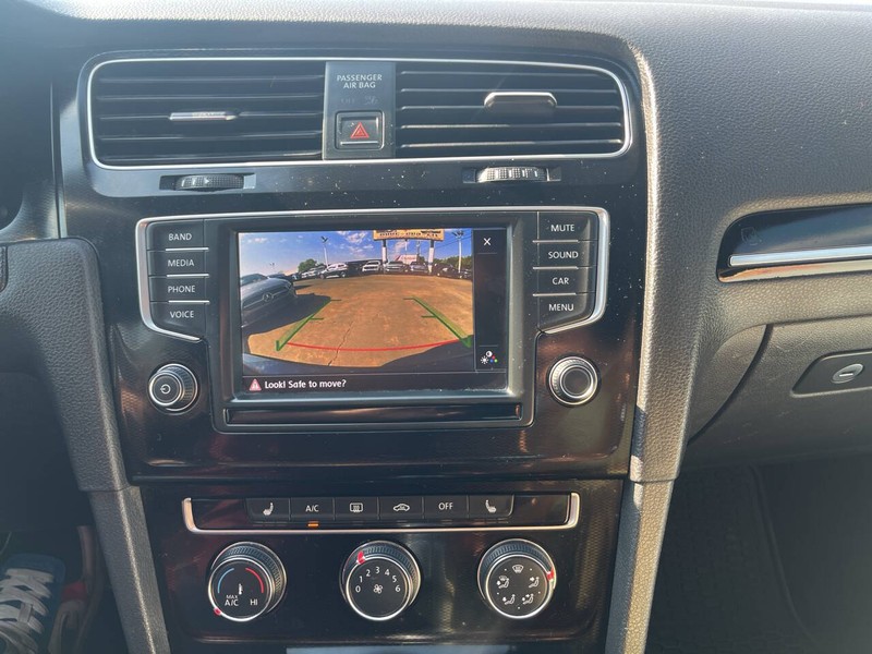 Volkswagen Golf GTI Vehicle Image 11